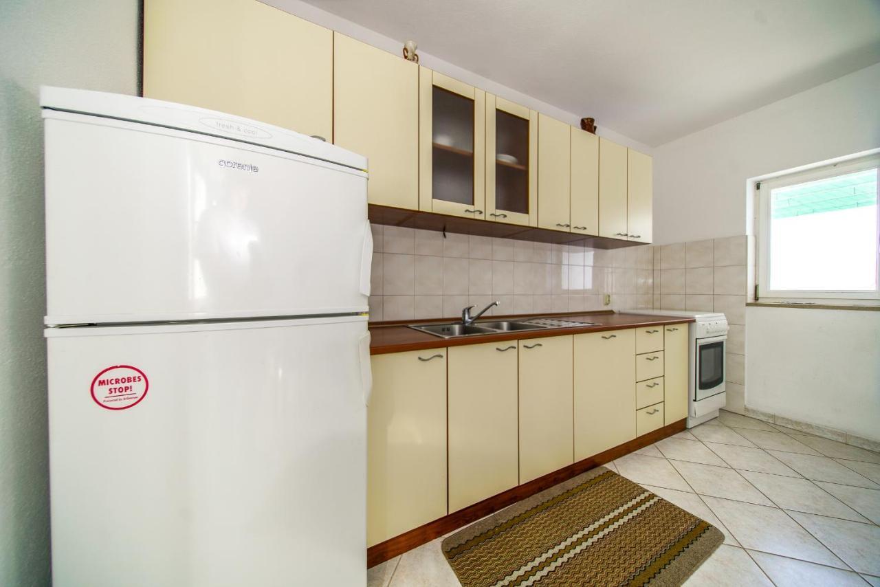 Apartments With A Parking Space Postira, Brac - 18472 Exterior photo